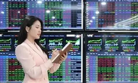 Sếp doanh nghiệp và người nhà 'đua' bắt đáy cổ phiếu