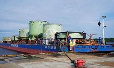 Phát hiện tàu di chuyển liên tục 16 ngày, vượt 2.000 km, thực hiện nhiệm vụ quan trọng cho siêu công trình lớn nhất nhì nước Nga