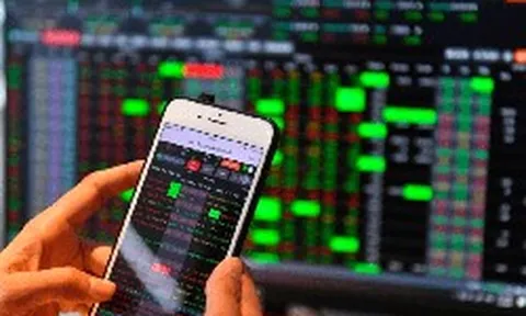 Khối ngoại càng bán, dư nợ margin càng tăng: Điều gì ẩn sau sự trùng hợp này?