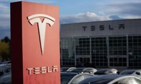 Dòng tiền rơi tự do, tăng trưởng âm lần đầu tiên sau 2 năm: Tesla bất ổn vì chi tiêu quá mức