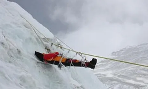 Vì sao có hơn 200 thi thể trên núi Everest không được đưa xuống đất và an táng?