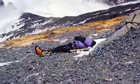 Vì sao thi thể của “Người đẹp ngủ” bị bỏ lại trên núi Everest suốt 28 năm qua?