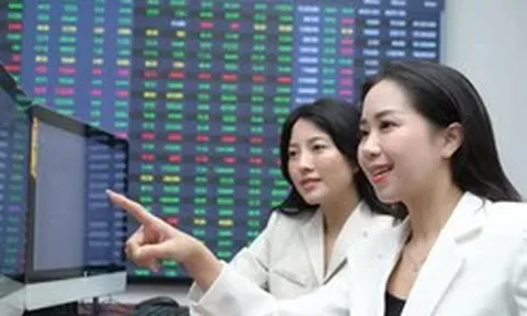 VN-Index tiến sát 1.800 điểm, thêm cổ phiếu ngân hàng lên sàn