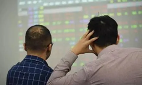 Lực bán 'dội' mạnh cuối phiên, VN-Index lại rời xa 1.800 điểm
