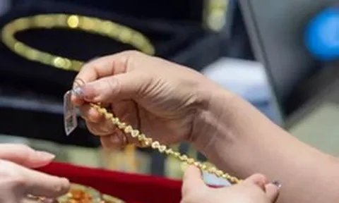Giá vàng hôm nay (15/8): Giằng co đến khi nào?