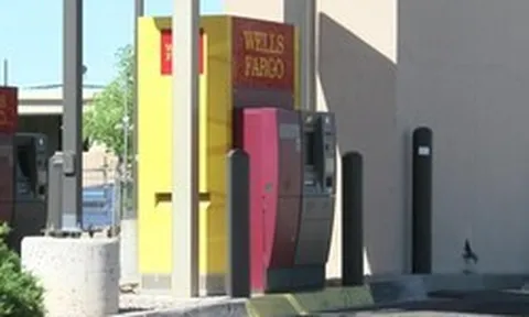 Phát hiện túi bọc chứa hơn 5,3 tỷ đồng tiền mặt bị bỏ lại cạnh cây ATM
