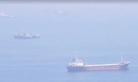 Iran tìm lối mở tại Hormuz giữa sức ép kinh tế