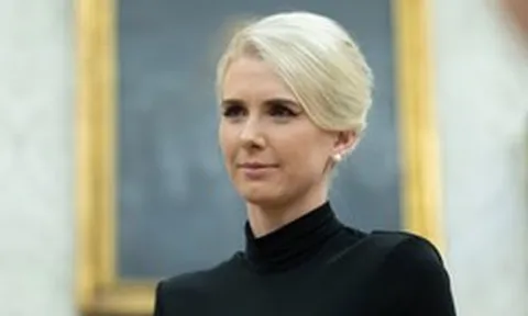 Đổi máy bay tránh âm mưu ám sát ông Trump, nữ trợ lý thành tâm điểm