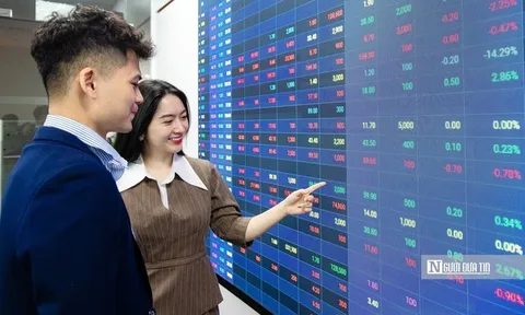 VN-Index trước ngưỡng 1.700 điểm: Dòng tiền trở lại, nhưng rủi ro vẫn chưa hết