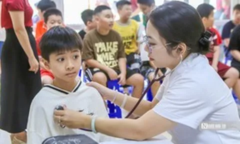 Hà Nội đồng loạt triển khai khám sức khỏe cho trẻ em, học sinh trước thềm năm học mới