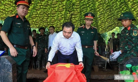 Bí thư Hà Nội thăm, động viên lực lượng tìm kiếm hài cốt liệt sĩ tại Nghĩa trang Mai Dịch