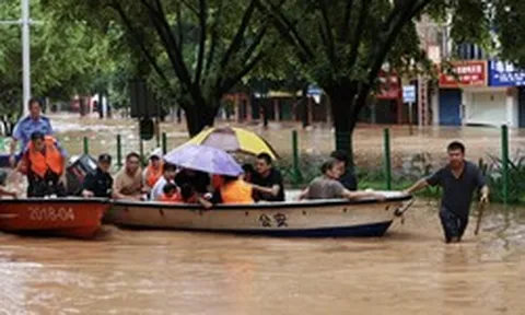 Lũ lụt càn quét, Trung Quốc sơ tán 54.000 người