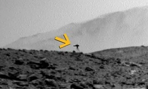 Vật thể ba chân kỳ lạ trên Sao Hỏa do xe Curiosity chụp được và sự thật đằng sau bức ảnh