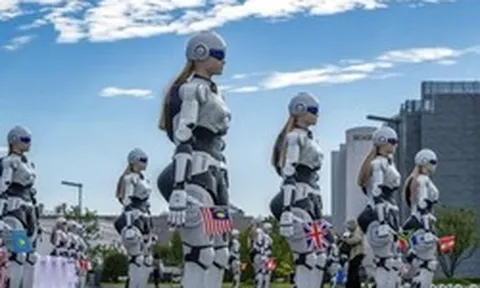 Trung Quốc đang đào tạo hàng nghìn robot theo cách chưa từng có