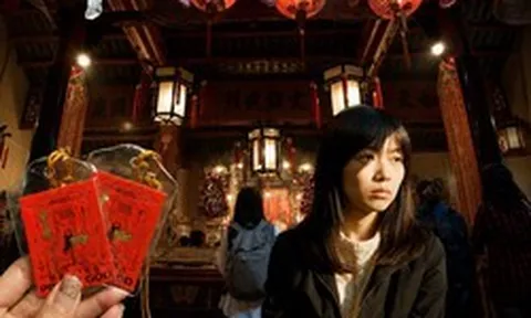 Ngôi miếu 180 tuổi ở Hong Kong (Trung Quốc) bỗng thành "sở lao động cõi trên": Khi tấm thẻ cầu việc giá 18 đô khó săn như mua vé concert