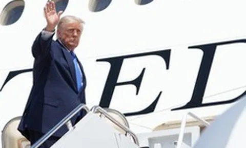 Ông Trump tuyên bố 'giáng đòn mạnh' vào Iran sau vụ tập kích căn cứ Mỹ