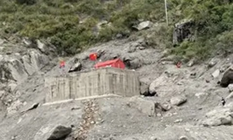 Công trình duy nhất còn sót lại ở cửa khẩu Trung Quốc - Nepal sau lũ quét