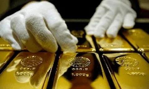 Xác suất Fed tăng lãi suất vào tháng 9 tăng vọt lên 70%, giá vàng được dự báo sẽ xuống mức 4.215 USD/ounce