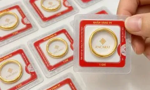 Fed ngụ ý giữ nguyên lãi suất, giá vàng tăng 225 USD/ounce chỉ trong 24 giờ