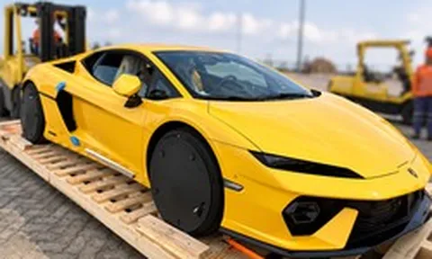 Ông Nguyễn Quốc Cường dùng Lamborghini làm giải thưởng cho khách mua căn hộ