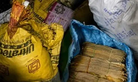 Cụ bà ăn xin 40 năm qua đời, người thân mở căn phòng luôn khoá kín: Số lượng bên trong lên tới hơn 30