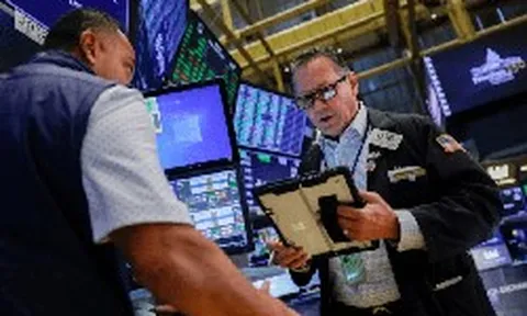 Fed có thể tăng lãi suất ngay trong tháng 9: Xác suất đã lên 57%, Phố Wall nín thở chờ 1 số liệu