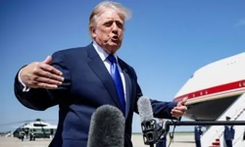 Ông Trump “trổ tài” tiên đoán về giá dầu, chuyên gia nói chẳng lấy gì làm đảm bảo