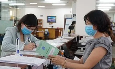 Đã đóng BHXH bắt buộc 20 năm 9 tháng, người lao động 55 tuổi nên chốt sổ chờ nhận lương hưu hay tiếp tục tham gia? Cơ quan BHXH trả lời