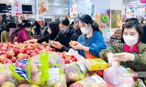 Phó Thủ tướng: Bình ổn thị trường, xử lý nghiêm tình trạng tăng giá bất hợp lý
