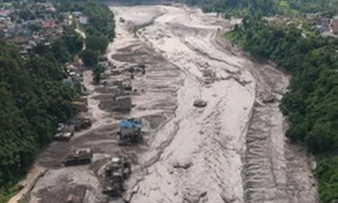 Chuyện gì xảy ra với người đàn ông Malaysia trở về sau 37 ngày trốn lũ Nepal?