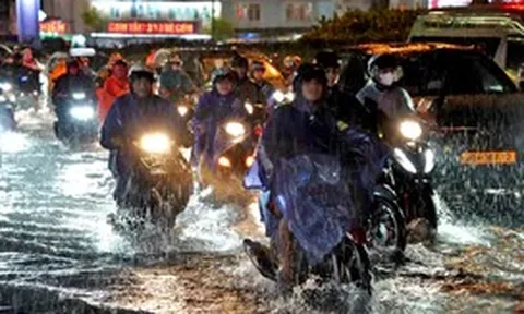 Thời tiết hôm nay 10-10: Nam Bộ mưa chiều kết hợp triều cường cao, Trung Bộ mưa to