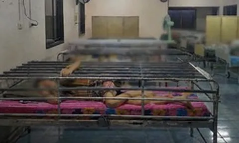 Thái Lan: Trung tâm chăm sóc dùng lồng sắt bao quanh giường, có 129 giường thay vì 50 như giấy phép