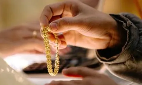 Giá vàng hôm nay 12-10: Vượt 4.200 USD, vàng sẽ tăng tiếp tuần mới?