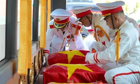 Tp.HCM mời người dân cầm hoa trắng tiễn đưa hài cốt liệt sĩ về nơi an nghỉ cuối cùng