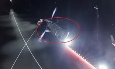 Sự thật trần trụi phía sau màn trình diễn xe bay hào nhoáng của tỷ phú Elon Musk: Chiếc "xe bay" phải chăng chỉ là một vỏ bọc trống rỗng?