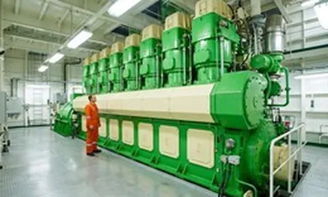 Tại sao động cơ ô tô có số lượng xi-lanh chẵn, trong khi động cơ tàu thủy khổng lồ lại vô tư chạy số lẻ?
