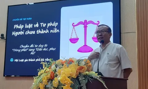 Đà Nẵng: Cả làng cùng đỡ một đứa trẻ lỡ bước đứng dậy