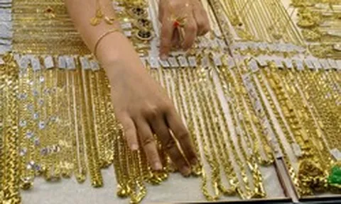 Vàng lao dốc, nhà đầu tư lỗ hàng chục triệu đồng mỗi lượng