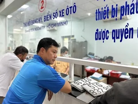 Lệ phí cấp biển số ô tô tại một số địa phương tăng lên 20 triệu đồng sau sáp nhập