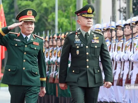 Đại tướng Nguyễn Tân Cương chủ trì lễ đón Đại tướng Songwit Noonpackdee