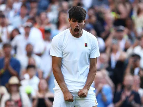 Hạ 'máy giao bóng' người Đức, Alcaraz lọt vòng 4 Wimbledon 2025