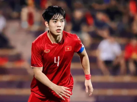 Nam Định chia tay 2 cầu thủ đầu tiên, có 'trò cưng' HLV Troussier