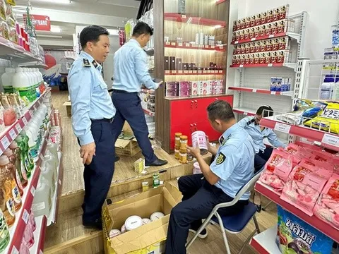 Hàng giả ẩn mình giữa chợ mạng và công nghệ cao