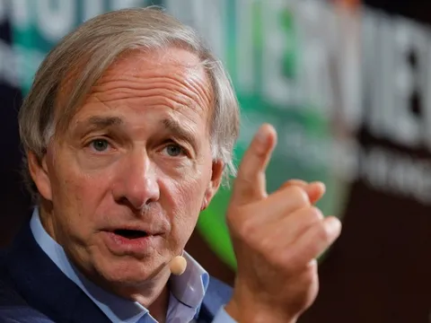 Tỷ phú Ray Dalio khuyên người trẻ: Cứ bắt đầu đầu tư và học từ sai lầm