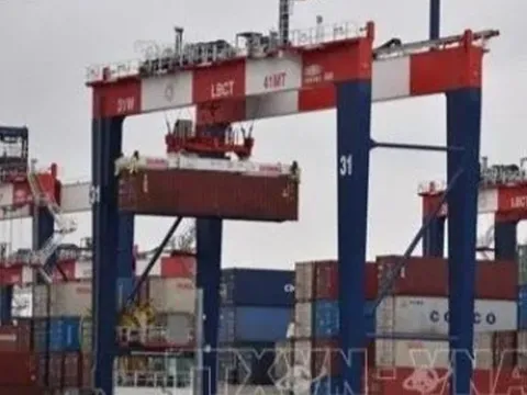 EU cân nhắc nhượng bộ Mỹ để tránh thuế quan leo thang