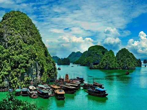 Ngành du lịch Quảng Ninh đón hơn 12 triệu lượt khách trong nửa đầu năm 2025