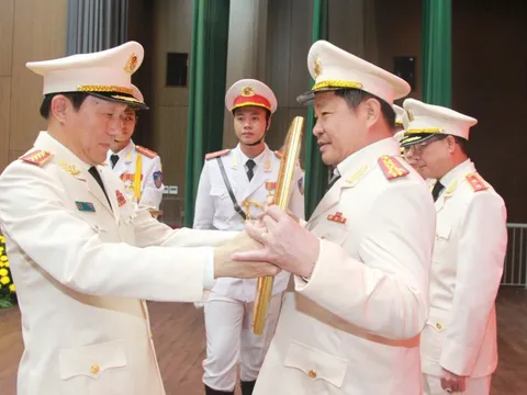 Phó Giám đốc Công an tỉnh Đồng Nai đón nhận Huân chương Chiến công hạng Ba