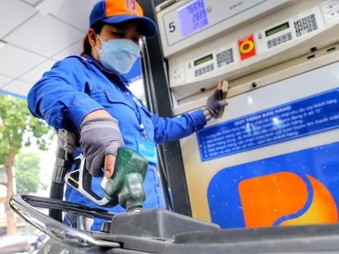 Đề xuất tiếp tục giảm một nửa thuế bảo vệ môi trường với xăng