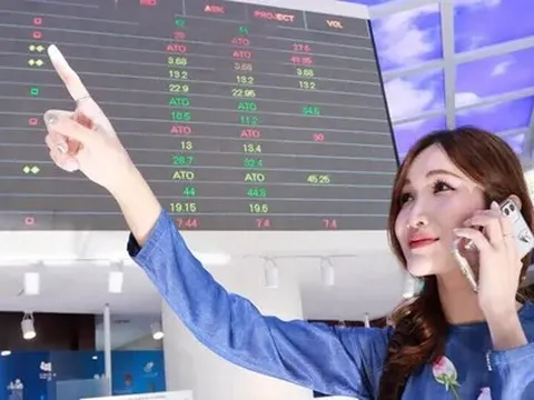 Cổ phiếu nhà tỷ phú bứt phá, VN-Index chạm đỉnh mới