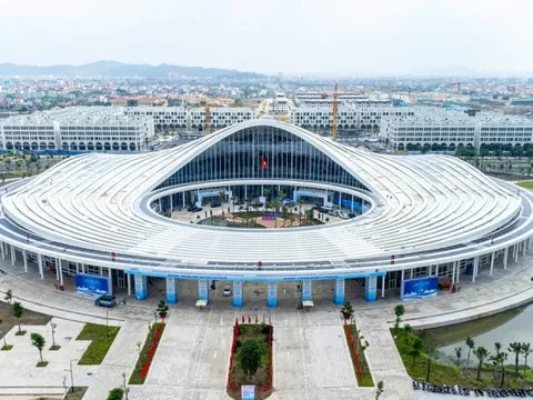 Nhìn gần trung tâm hội nghị hình giọt nước đón các doanh nghiệp xúc tiến đầu tư